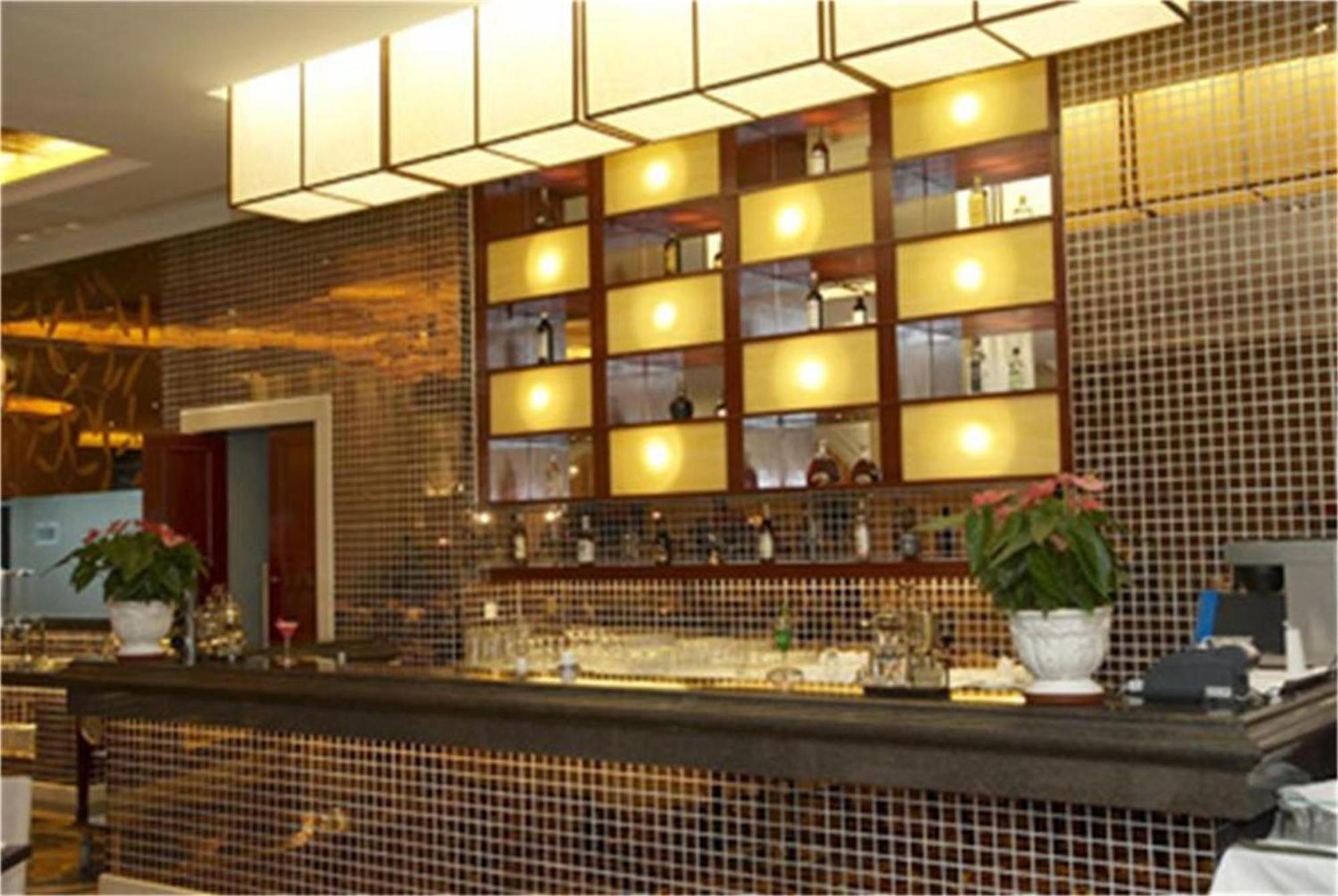 Royal Century Hotel 선전 시 외부 사진