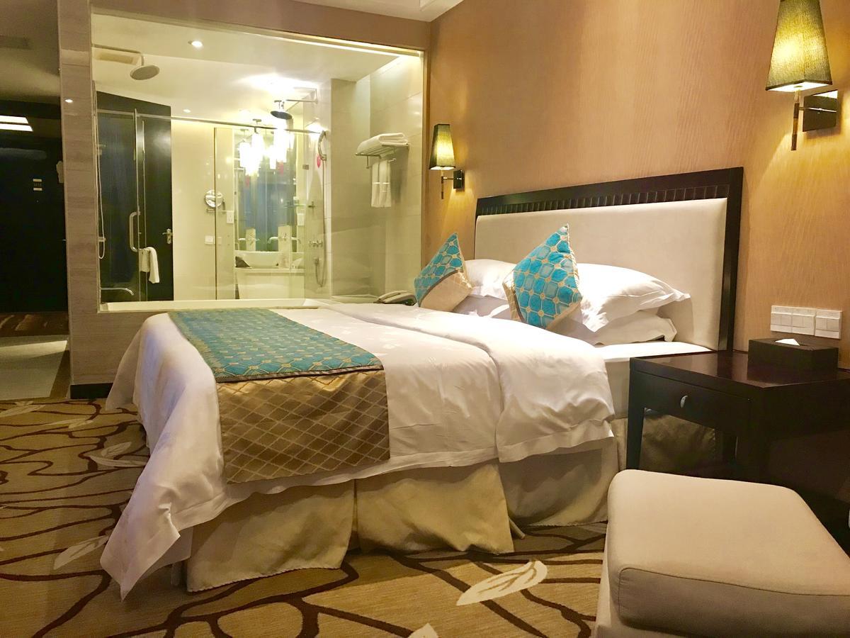 Royal Century Hotel 선전 시 외부 사진